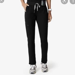 NWOT Figs Kauro Cargo Scrub Pants